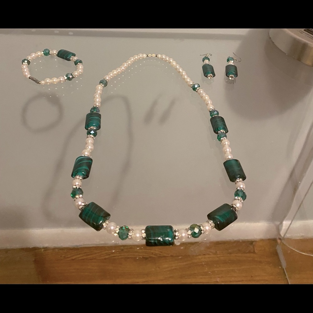 Green Jewelry set. necklace, earrings and bracelet